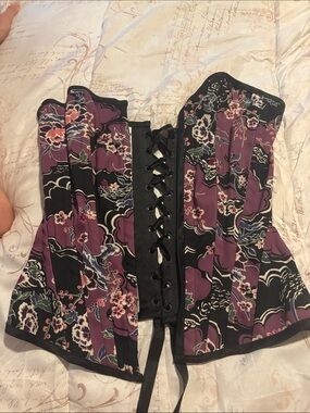 Floral Lace-Up Corset Bustier in Purple & Black. Asian flare. Authentic 2000’s
